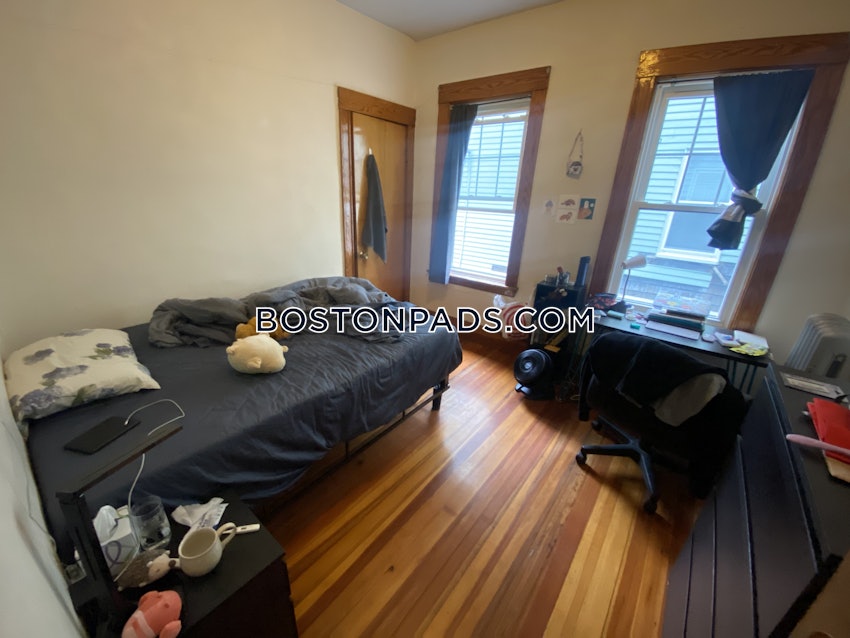 MEDFORD - TUFTS - 4 Beds, 1 Bath - Image 12