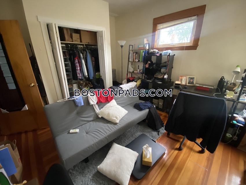 MEDFORD - TUFTS - 4 Beds, 1 Bath - Image 9