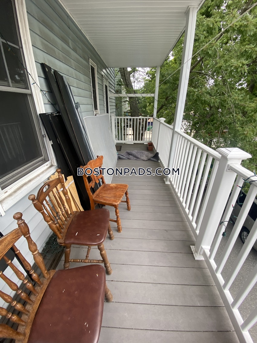 MEDFORD - TUFTS - 4 Beds, 1 Bath - Image 21