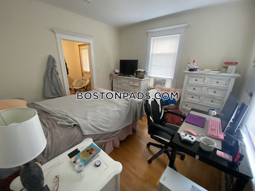 MEDFORD - TUFTS - 3 Beds, 1 Bath - Image 16