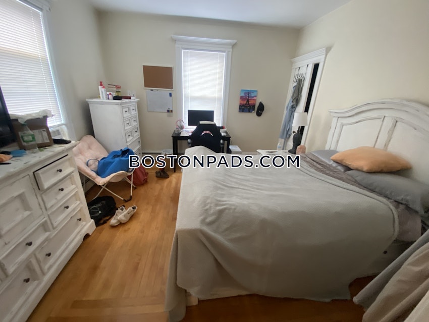 MEDFORD - TUFTS - 3 Beds, 1 Bath - Image 12