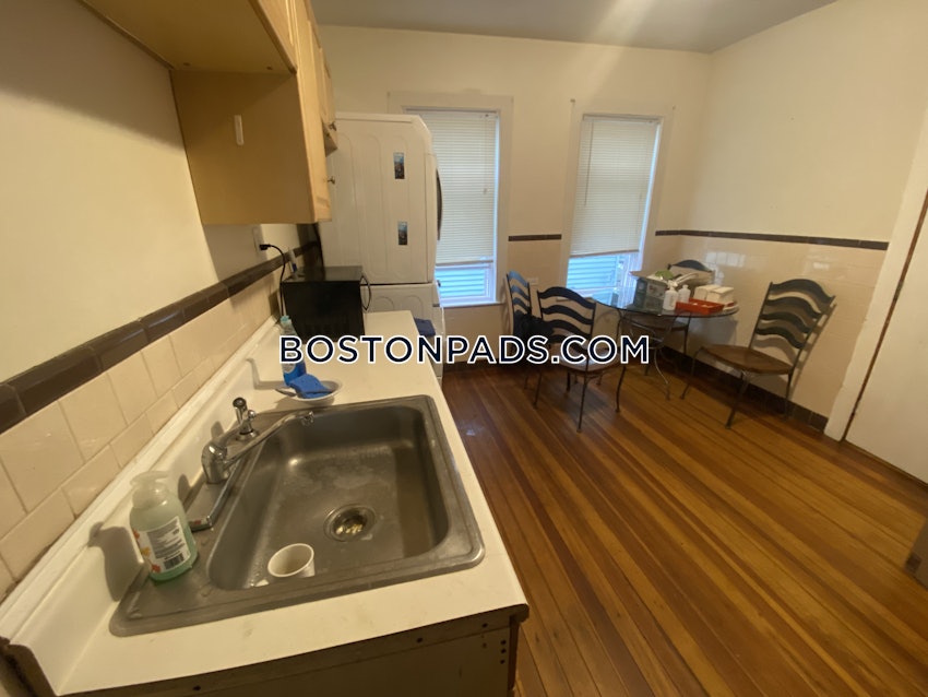 MEDFORD - TUFTS - 4 Beds, 1 Bath - Image 2