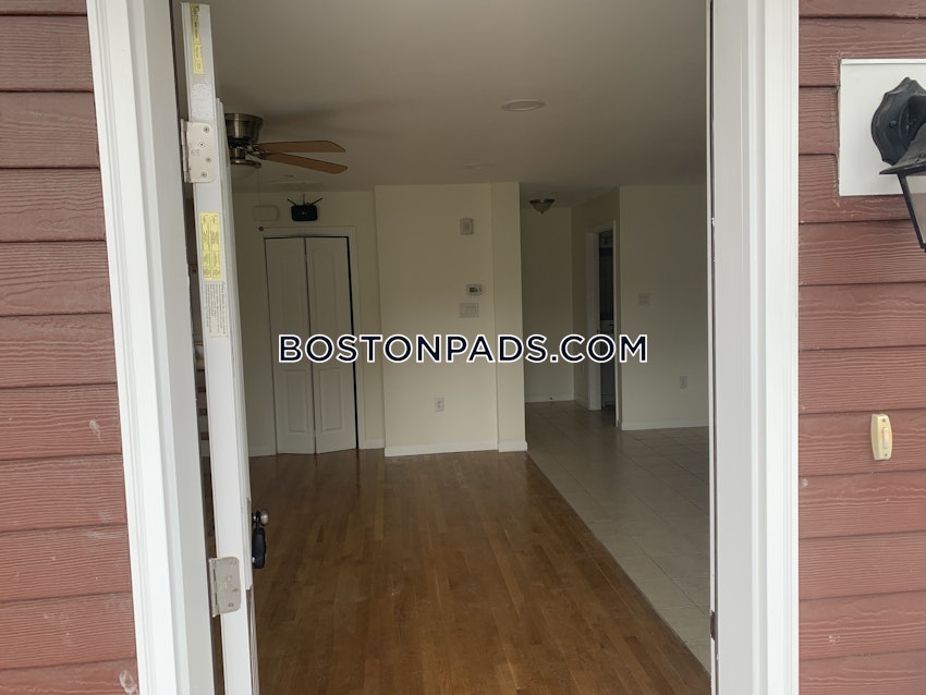 BOSTON - FORT HILL - 3 Beds, 2.5 Baths - Image 4