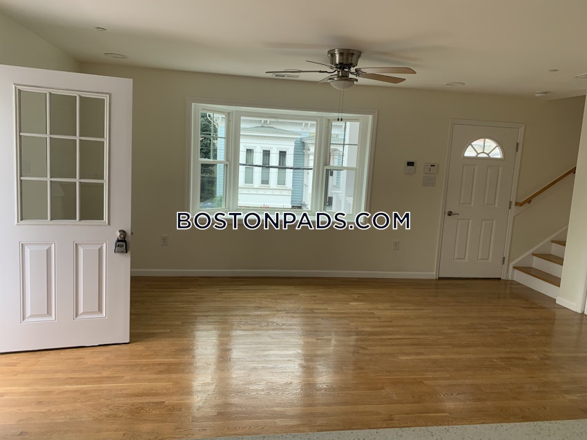 BOSTON - FORT HILL - 3 Beds, 2.5 Baths - Image 16
