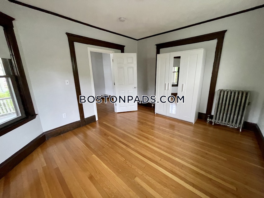 MEDFORD - TUFTS - 3 Beds, 1 Bath - Image 14