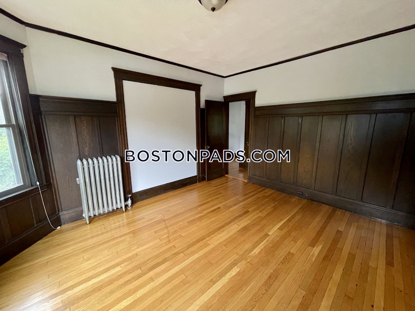 MEDFORD - TUFTS - 3 Beds, 1 Bath - Image 12