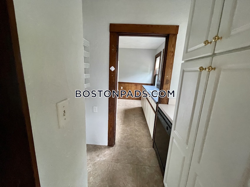 MEDFORD - TUFTS - 3 Beds, 1 Bath - Image 20