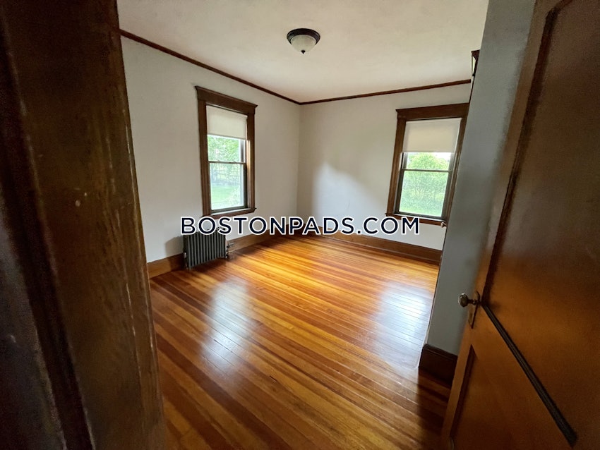 MEDFORD - TUFTS - 3 Beds, 1 Bath - Image 6