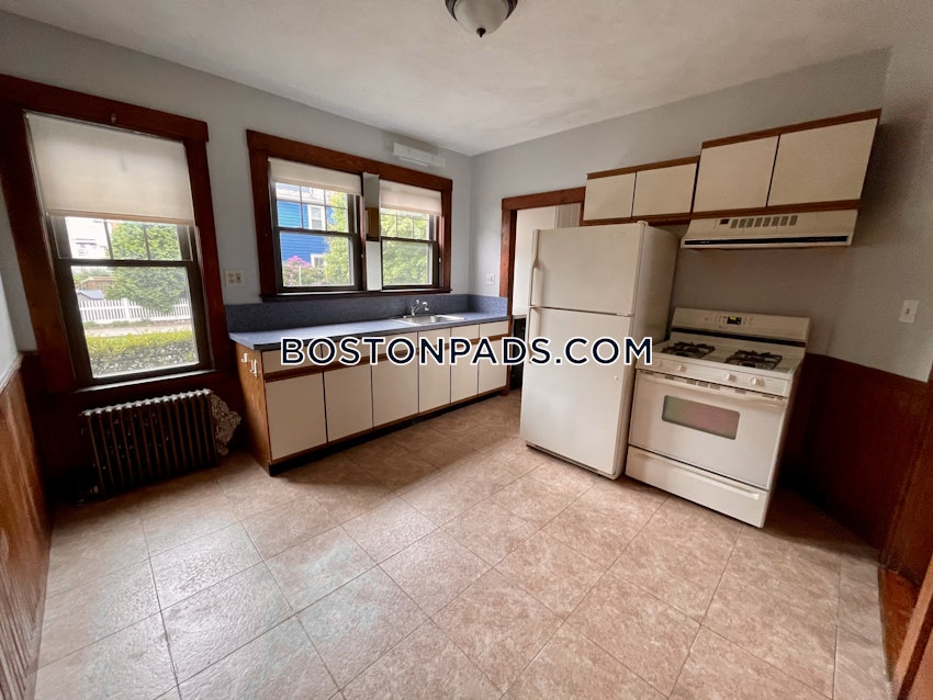 MEDFORD - TUFTS - 3 Beds, 1 Bath - Image 9