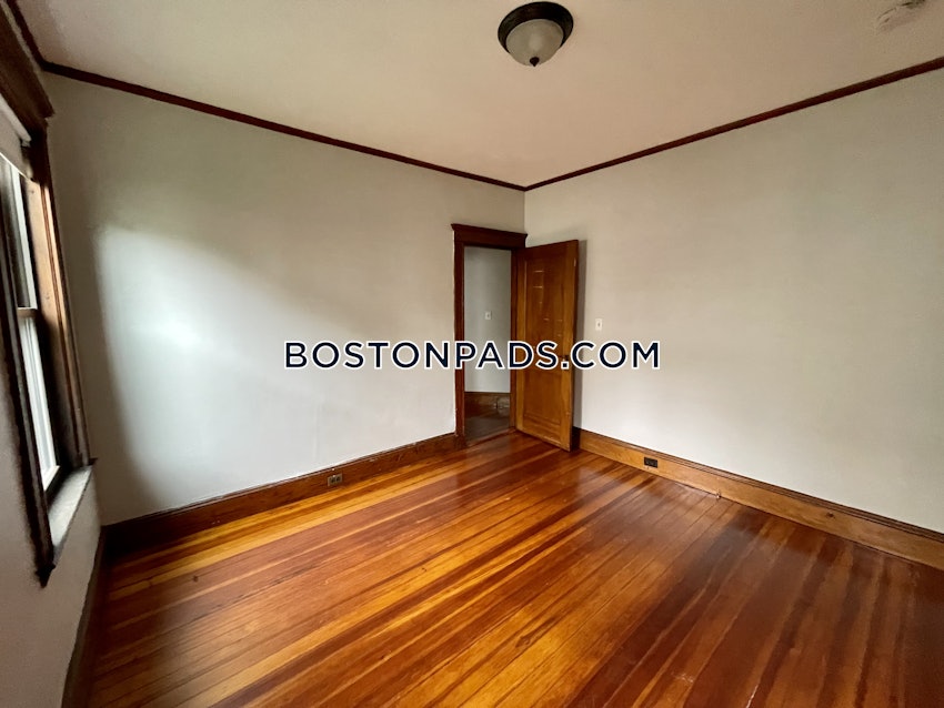 MEDFORD - TUFTS - 3 Beds, 1 Bath - Image 10