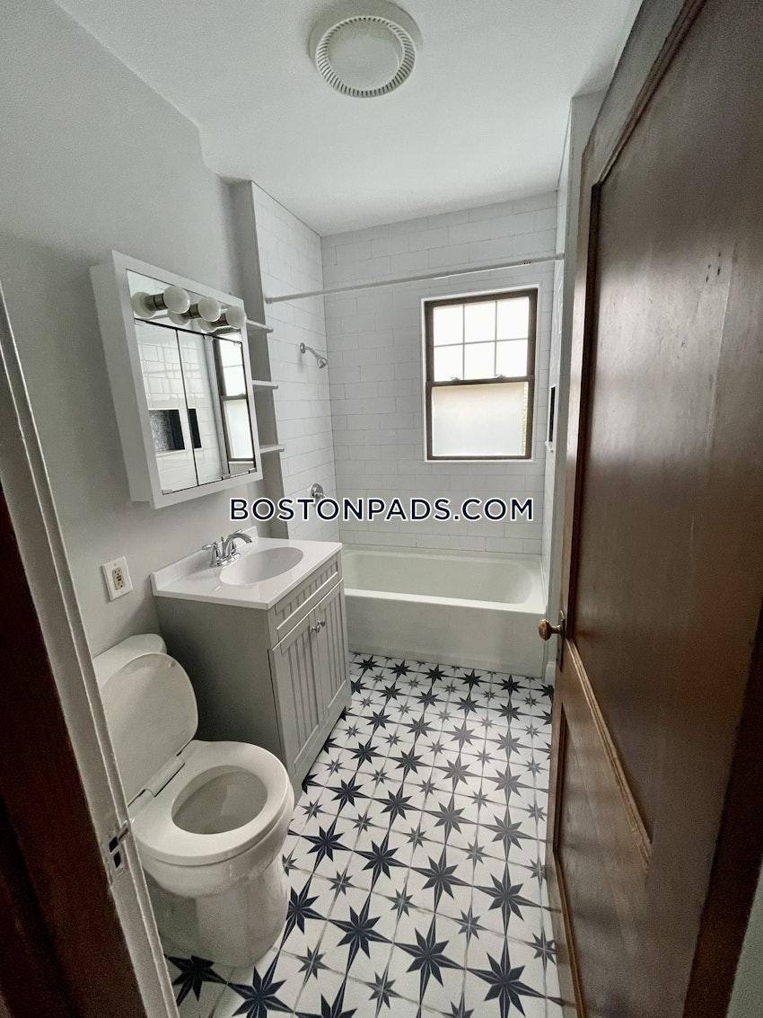 MEDFORD - TUFTS - 3 Beds, 1 Bath - Image 22