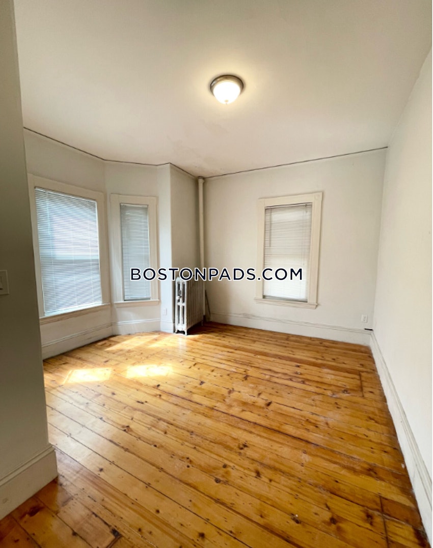 SOMERVILLE - UNION SQUARE - 3 Beds, 1 Bath - Image 3