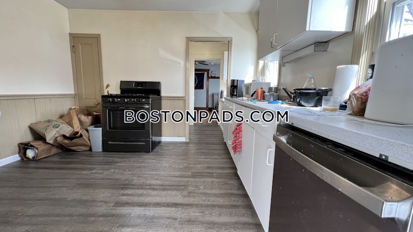 SOMERVILLE - TUFTS - 3 Beds, 1 Bath - Image 1