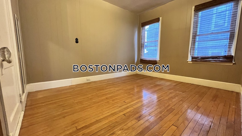 SOMERVILLE - TUFTS - 3 Beds, 1 Bath - Image 3