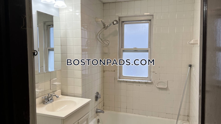 SOMERVILLE - TUFTS - 3 Beds, 1 Bath - Image 9