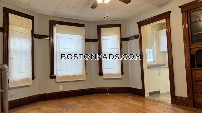 SOMERVILLE - TUFTS - 3 Beds, 1 Bath - Image 4