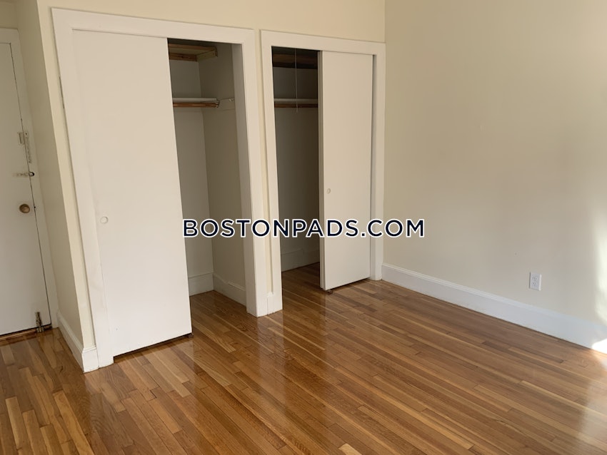 BROOKLINE- WASHINGTON SQUARE - 2 Beds, 1 Bath - Image 2