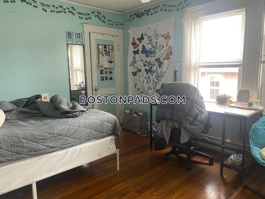 SOMERVILLE - TUFTS - 4 Beds, 1 Bath - Image 5