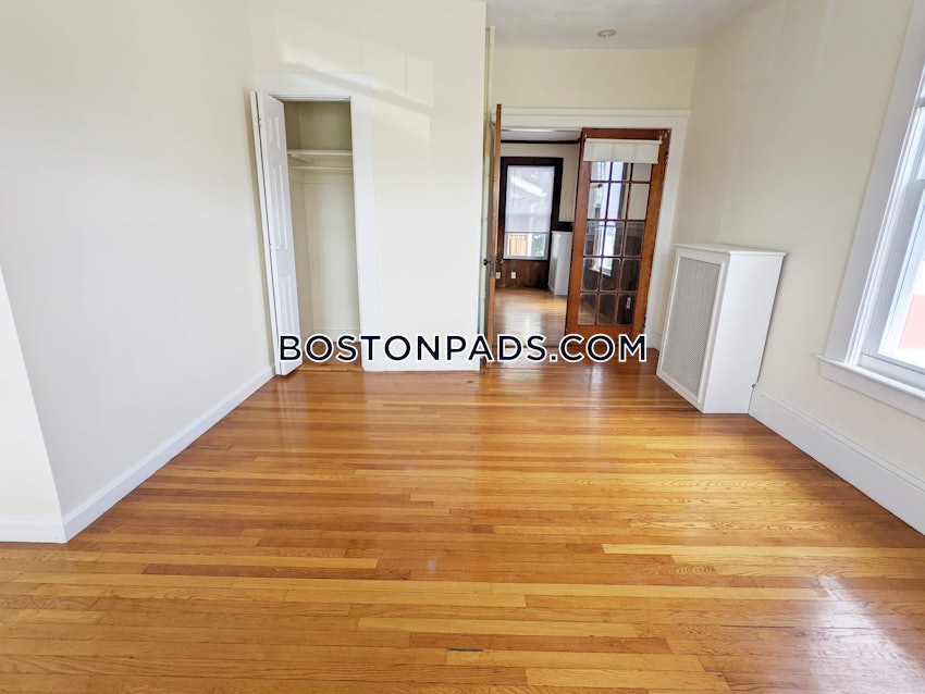 SOMERVILLE - WINTER HILL - 3 Beds, 1 Bath - Image 15