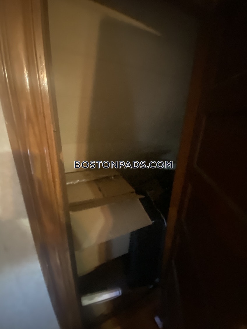 Medford - $5,800+ /month