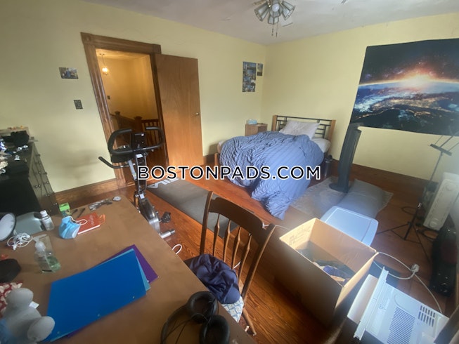 Medford - $5,800+ /mo