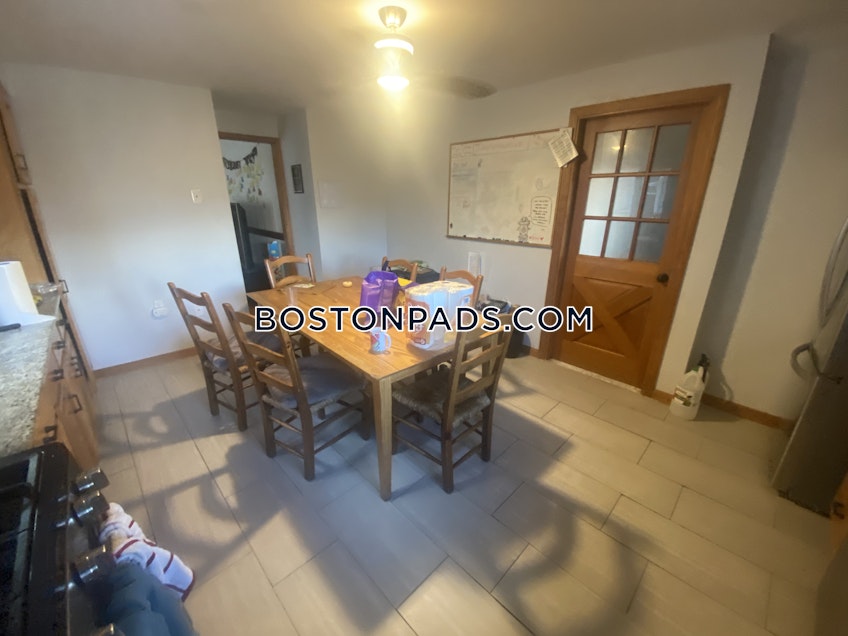 Medford - $5,800+ /month