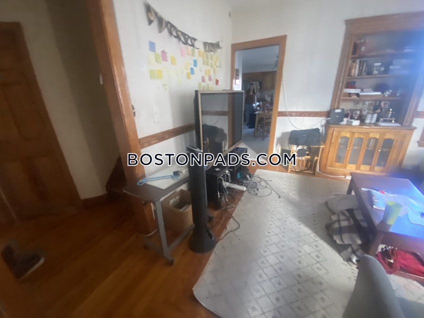 Medford - $5,800+ /month