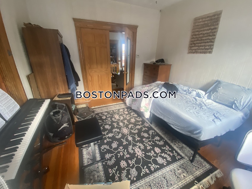 Medford - $5,800+ /month