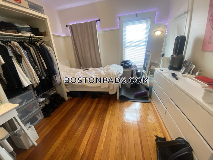 MEDFORD - TUFTS - 4 Beds, 1 Bath - Image 6