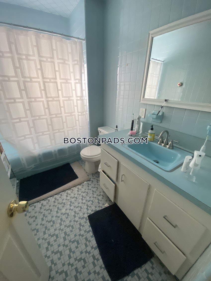 MEDFORD - TUFTS - 4 Beds, 1 Bath - Image 7