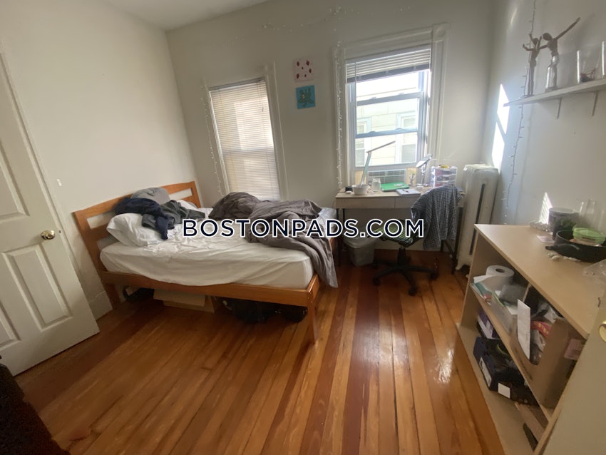 MEDFORD - TUFTS - 4 Beds, 1 Bath - Image 2