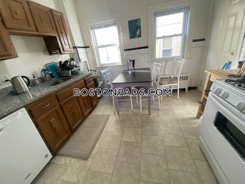 MEDFORD - TUFTS - 4 Beds, 1 Bath - Image 1