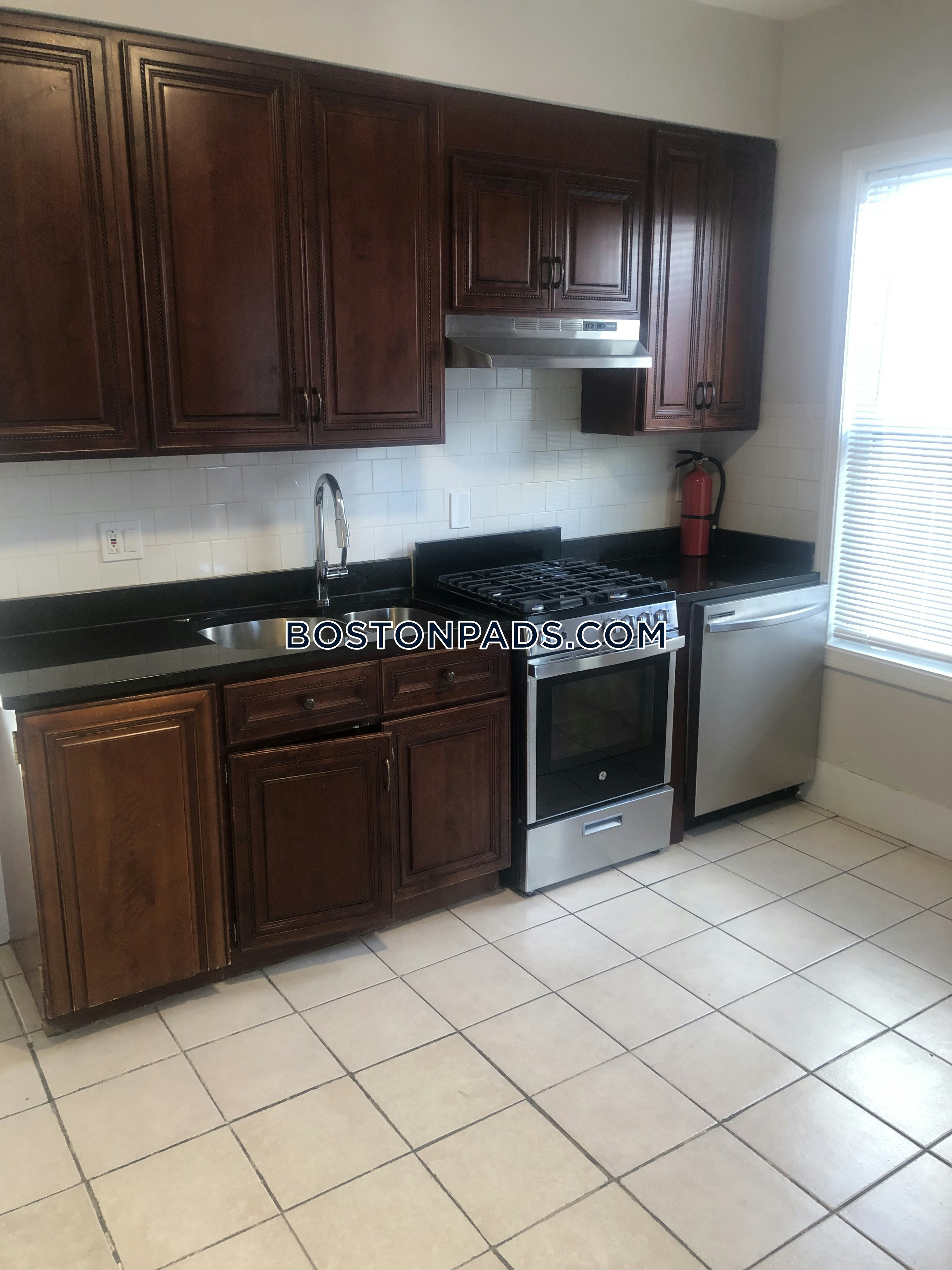 Savin Hill - Dorchester, Boston, MA - 3 Beds, 1.5 Baths - $3,150 - ID#8035324