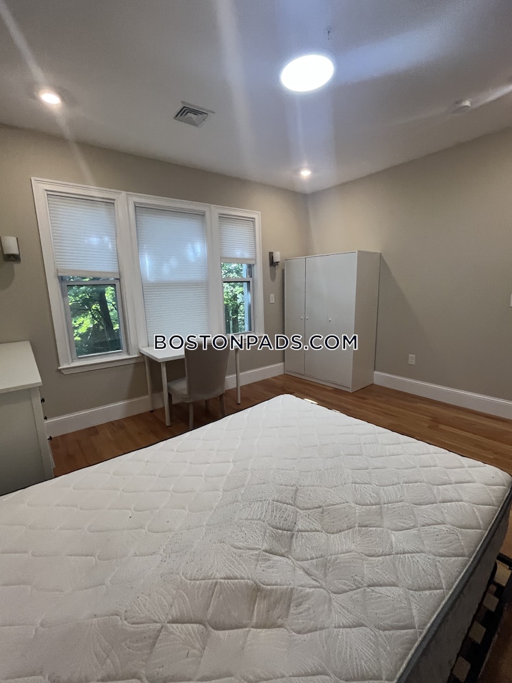 Commonwealth Ave., Boston