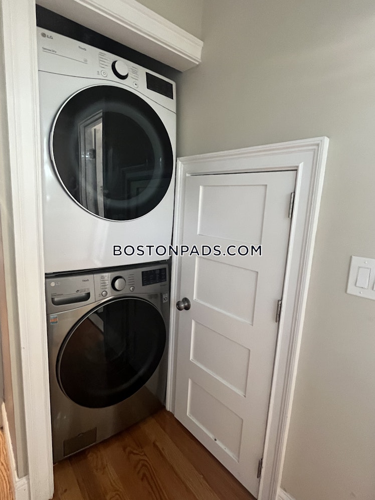 Commonwealth Ave., Boston