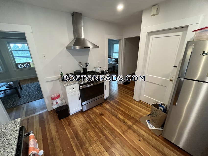 MEDFORD - TUFTS - 4 Beds, 1 Bath - Image 2