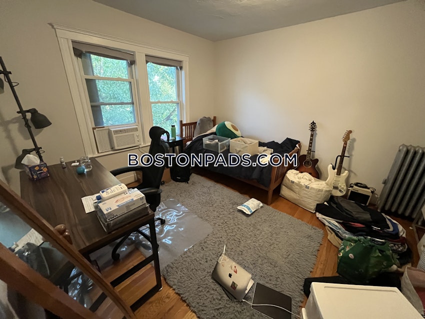 MEDFORD - TUFTS - 4 Beds, 1 Bath - Image 3