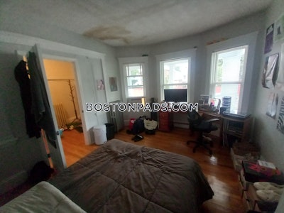 Medford 3 Beds 1 Bath  Tufts - $3,825 No Fee