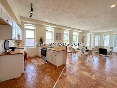 Chelsea 2 Bed 2 Bath CHELSEA $3,100 - $3,400