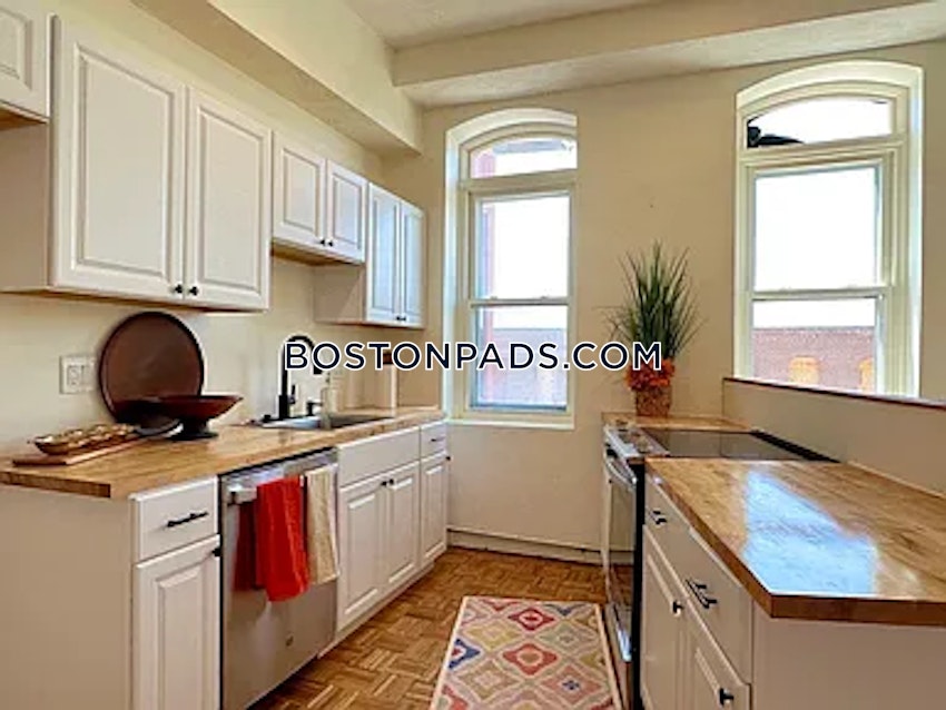 CHELSEA - 2 Beds, 2 Baths - Image 9