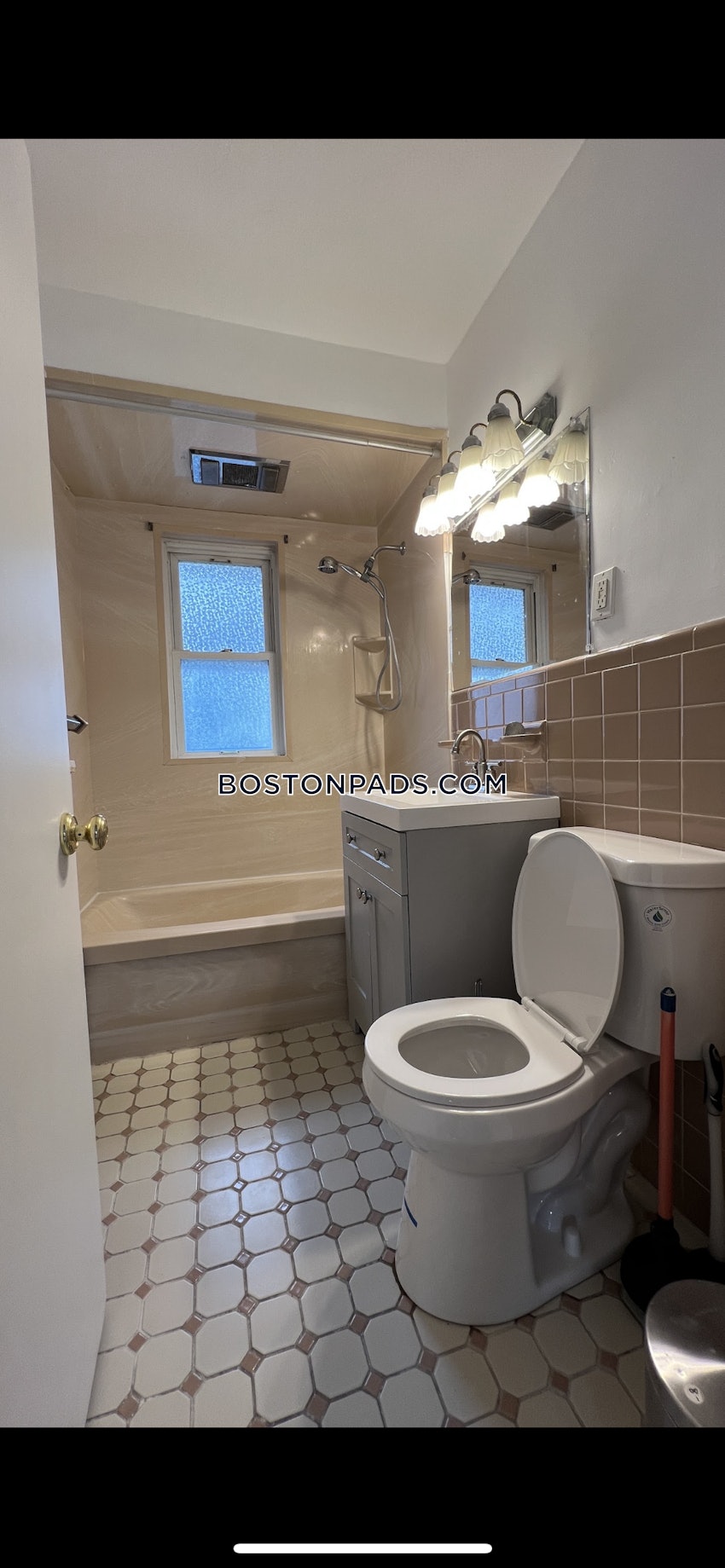 SOMERVILLE - TUFTS - 5 Beds, 1 Bath - Image 16