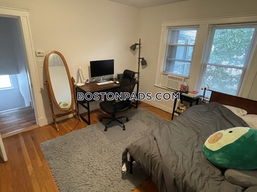 MEDFORD - TUFTS - 4 Beds, 1 Bath - Image 12