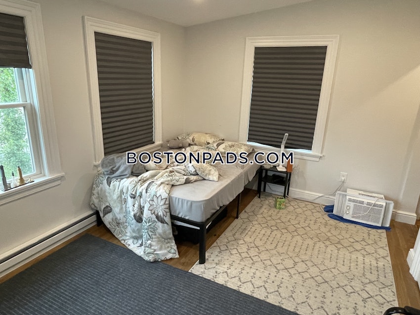 MEDFORD - TUFTS - 4 Beds, 1 Bath - Image 22