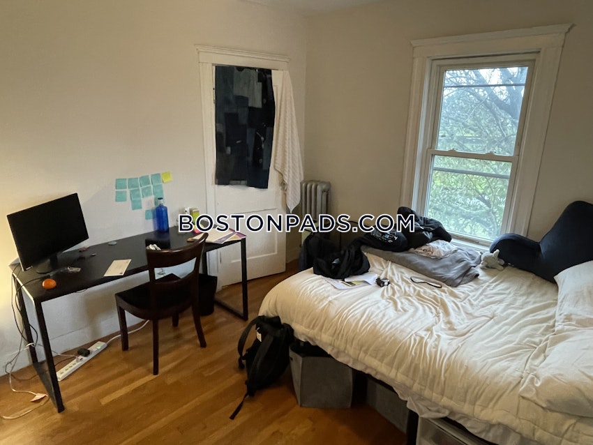 MEDFORD - TUFTS - 4 Beds, 1 Bath - Image 20