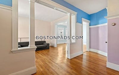 Medford 3 Beds 1 Bath  Tufts - $3,825 No Fee