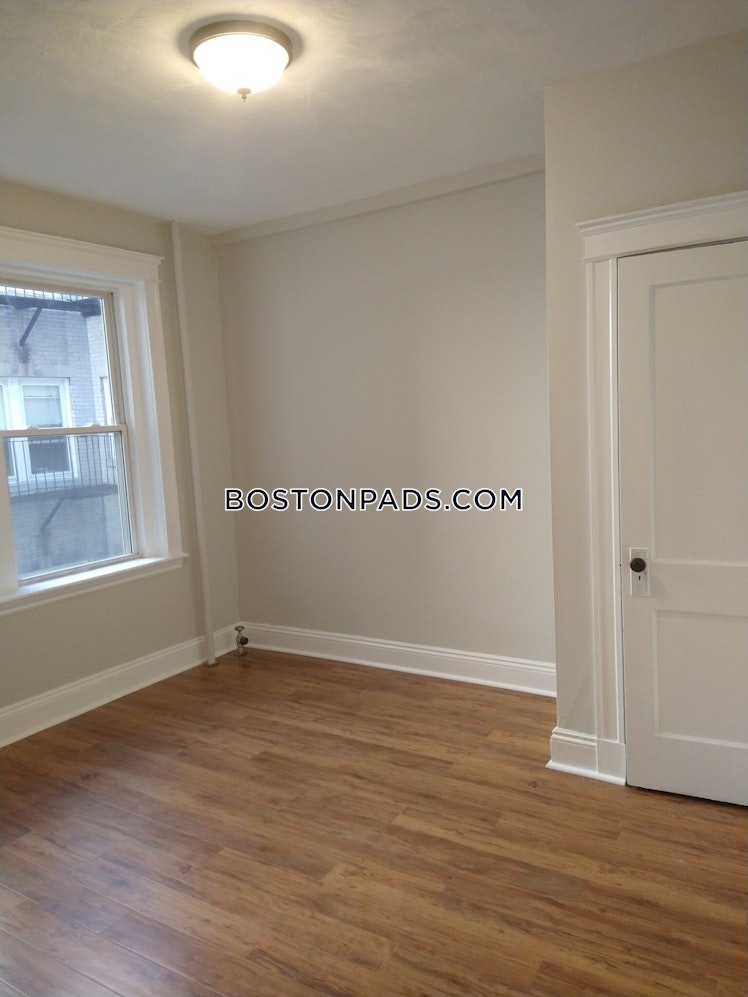 Commonwealth Ave., Boston