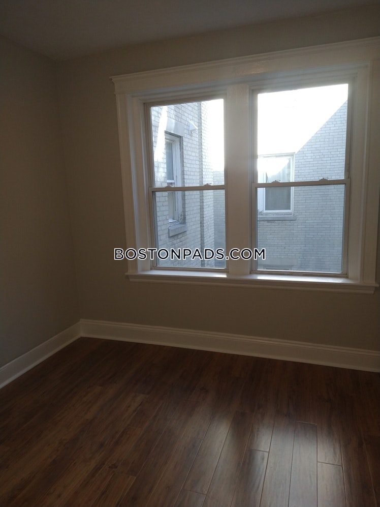 Commonwealth Ave., Boston