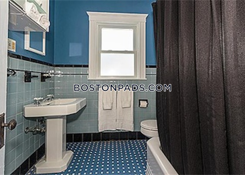 BOSTON - WEST ROXBURY - 3 Beds, 1.5 Baths - Image 9
