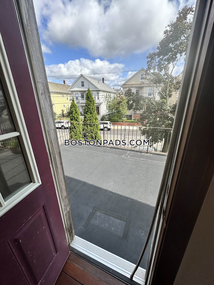 Medford - $3,900+ /month