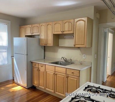 Medford 2 Beds 1 Bath  Tufts - $2,500